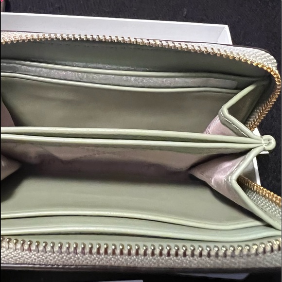 Michael Kors Sullivan Tote Sm Light Sage & Wallet - Picture 11 of 13